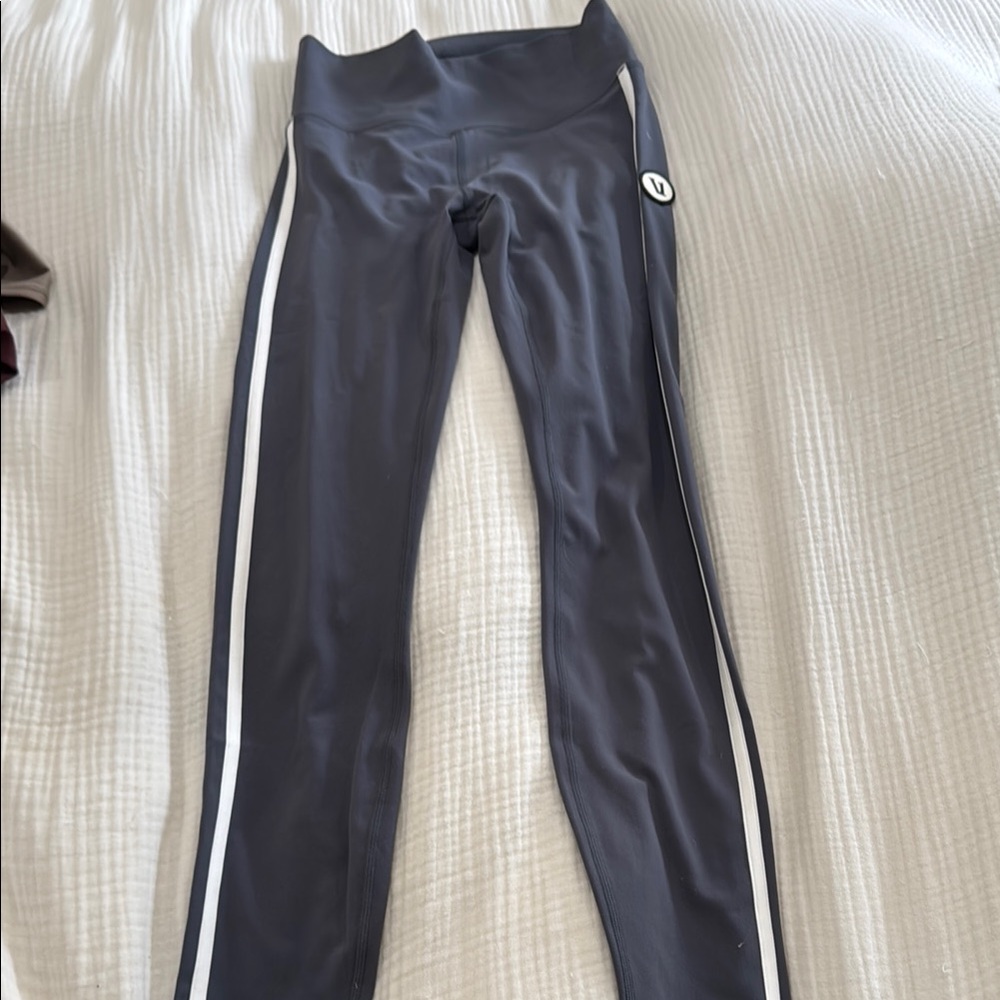 vuori leggings charcoal with white stripe